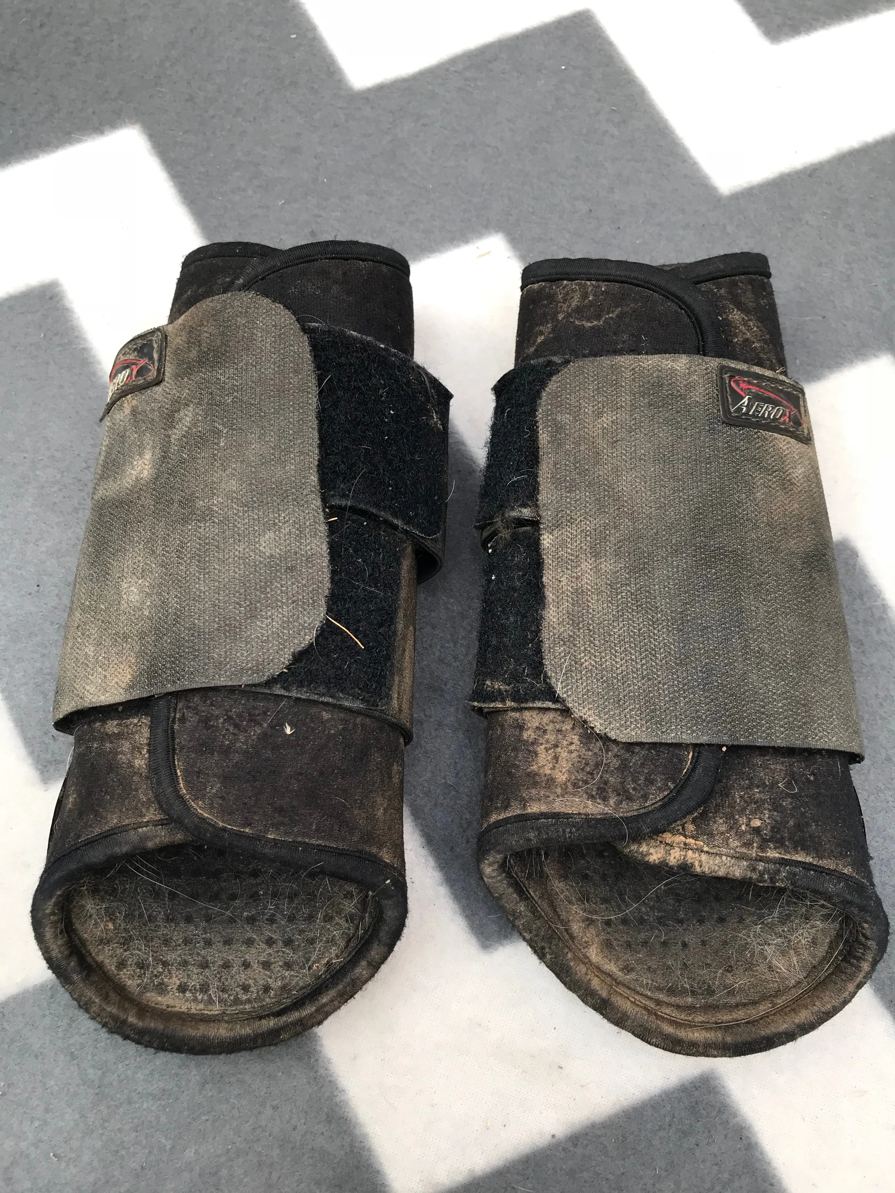 Aerox black brushing boots approx cob size