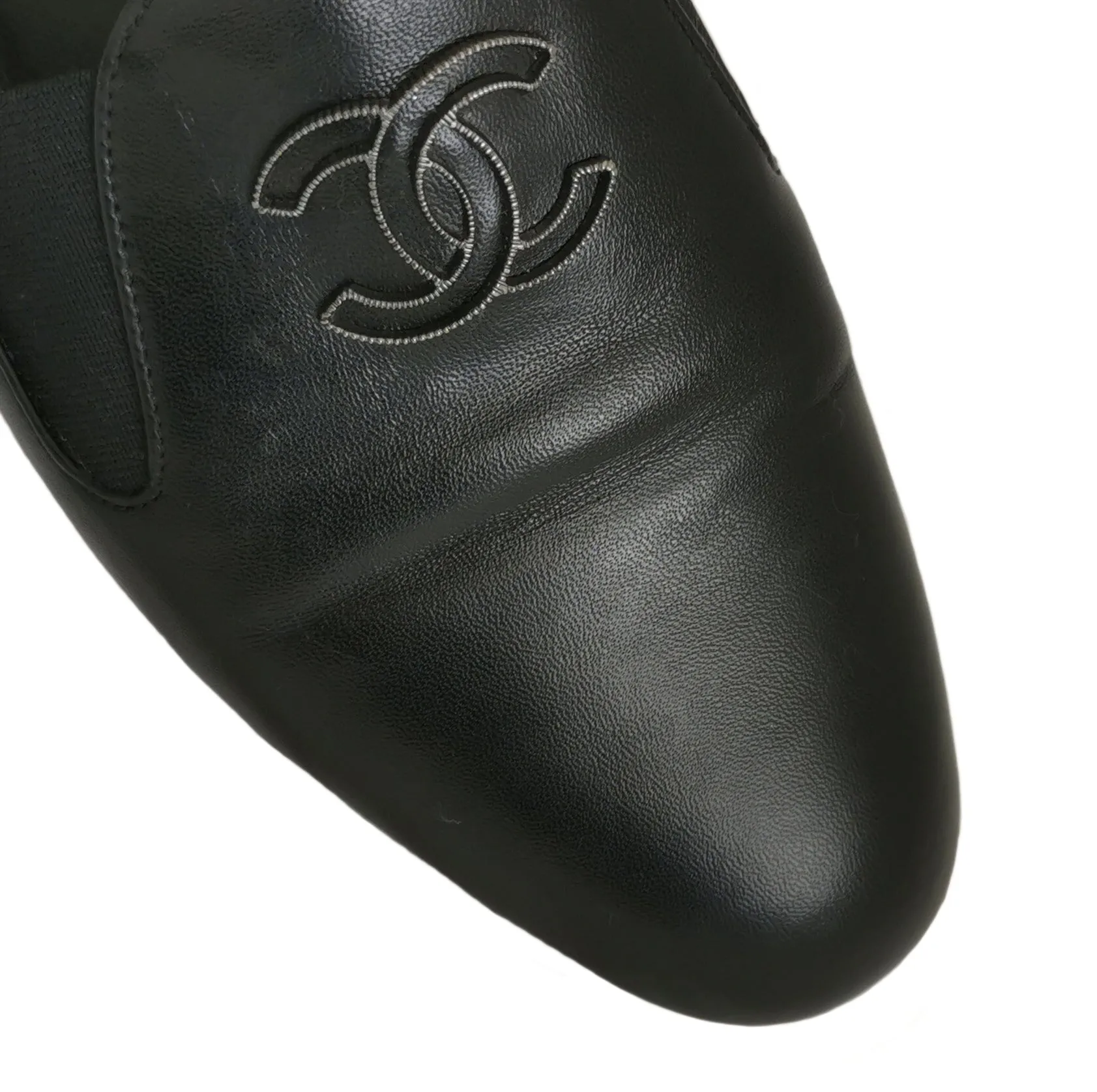 CHANEL BLACK LEATHER MOCASSINS LOAFERS (38.5)